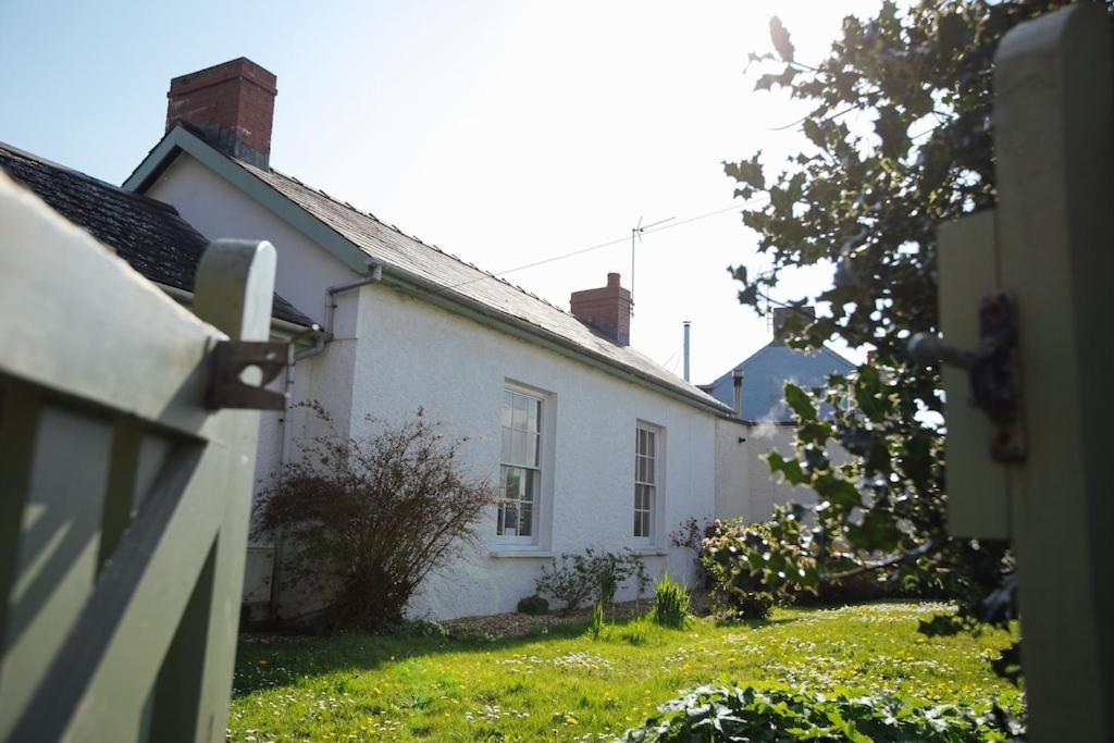 May Tree Cottage Manorbier 5 Mins From The Beach Sleeps 4 외부 사진