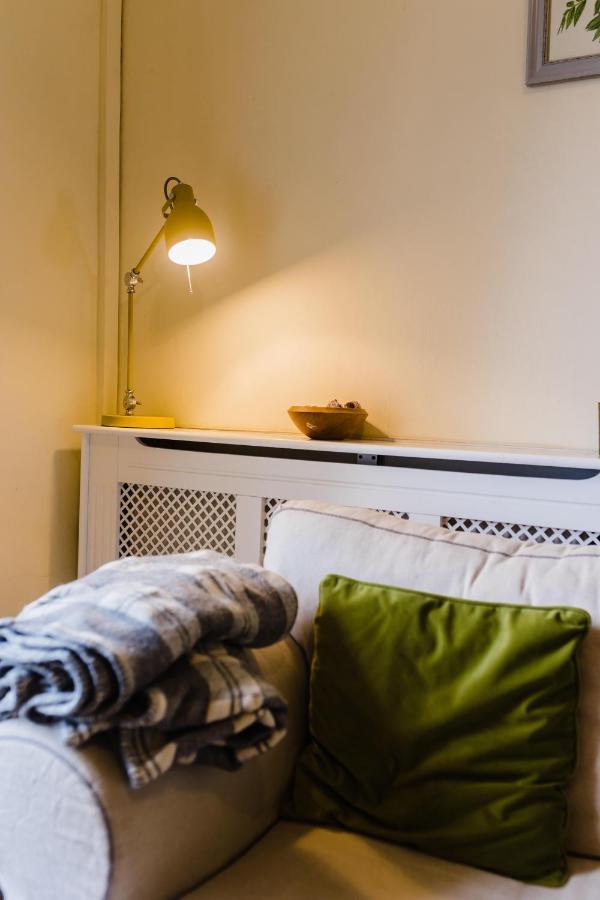 May Tree Cottage Manorbier 5 Mins From The Beach Sleeps 4 외부 사진