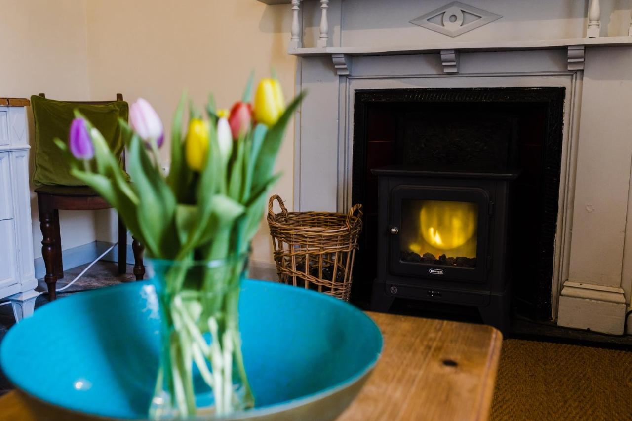May Tree Cottage Manorbier 5 Mins From The Beach Sleeps 4 외부 사진