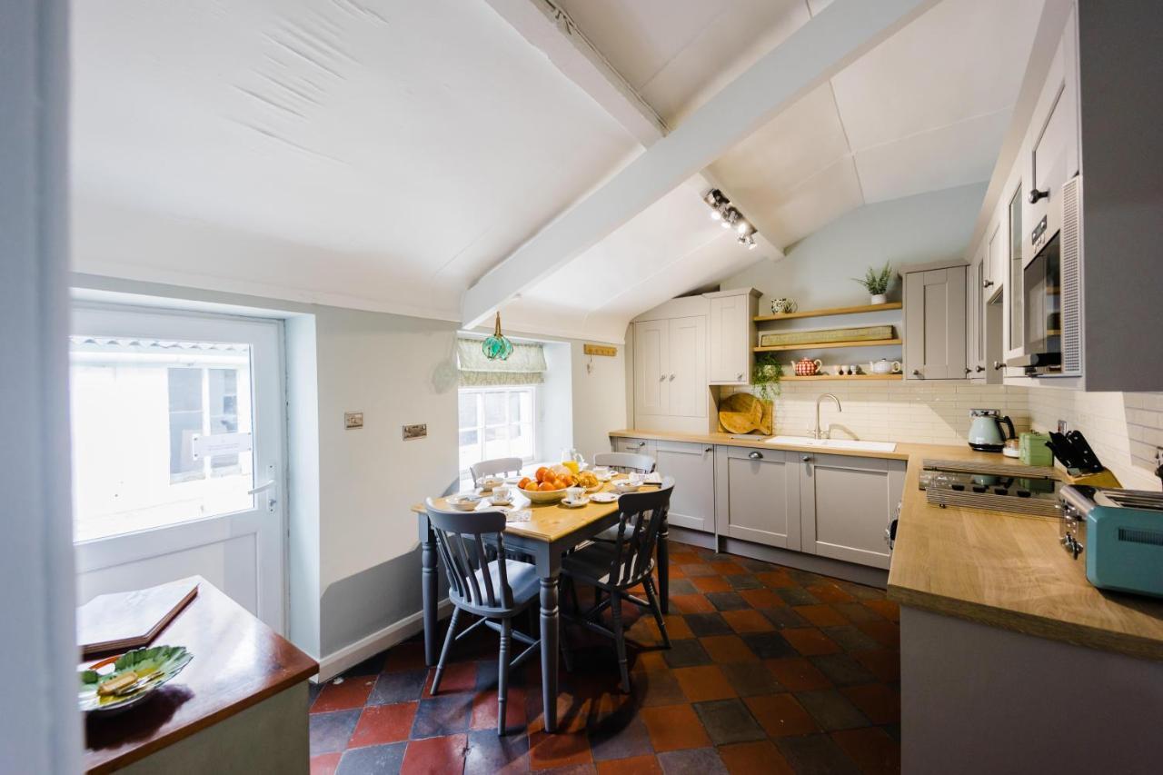 May Tree Cottage Manorbier 5 Mins From The Beach Sleeps 4 외부 사진